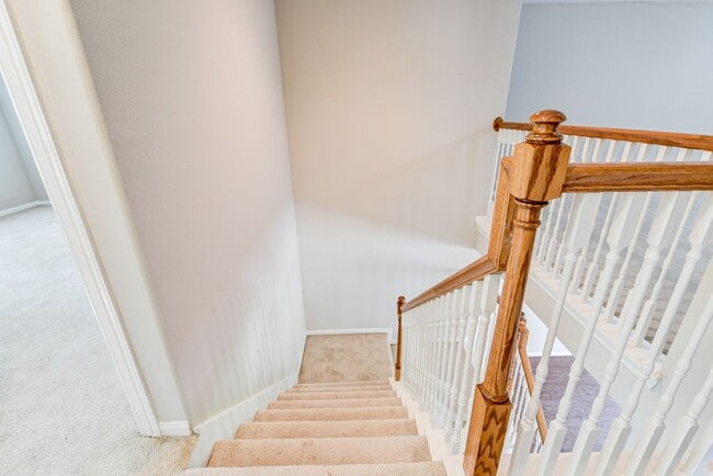 Building Photo - Beautiful 4 bedroom 2.5 bathroom with mass...