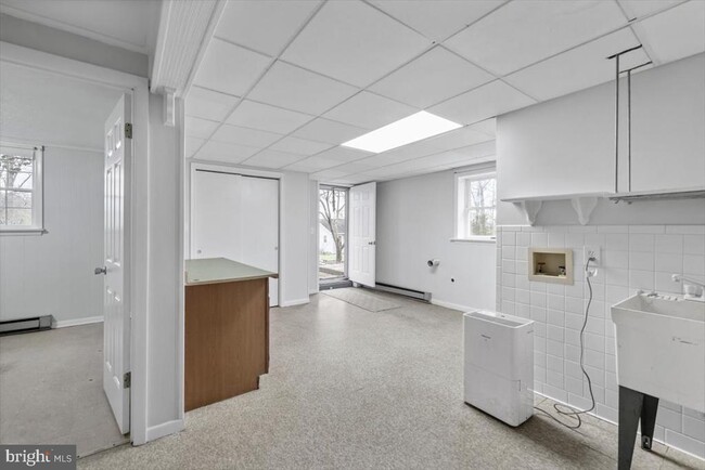 Building Photo - 260 Hill Crest Dr