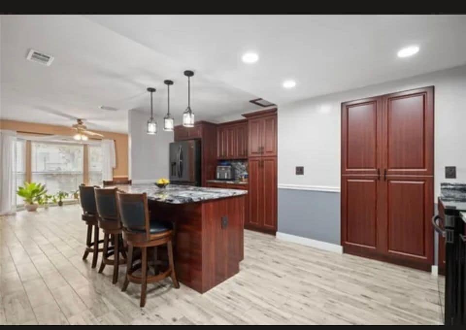 Building Photo - 3413 W Kirby St