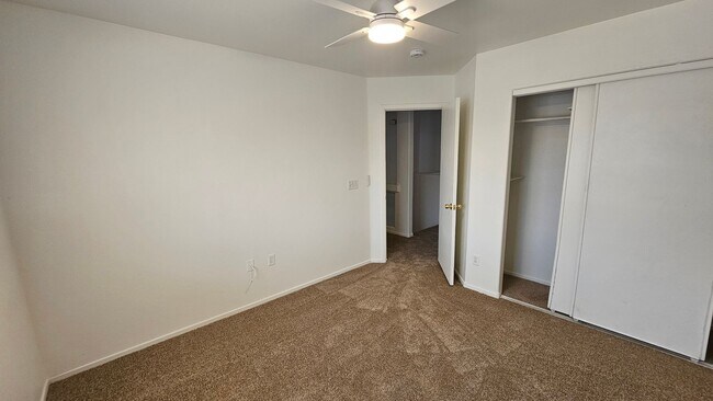 Building Photo - 4 Bedrooms near Silverado Ranch!