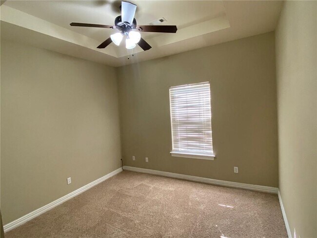 Building Photo - 4221 N Zion Valley Dr