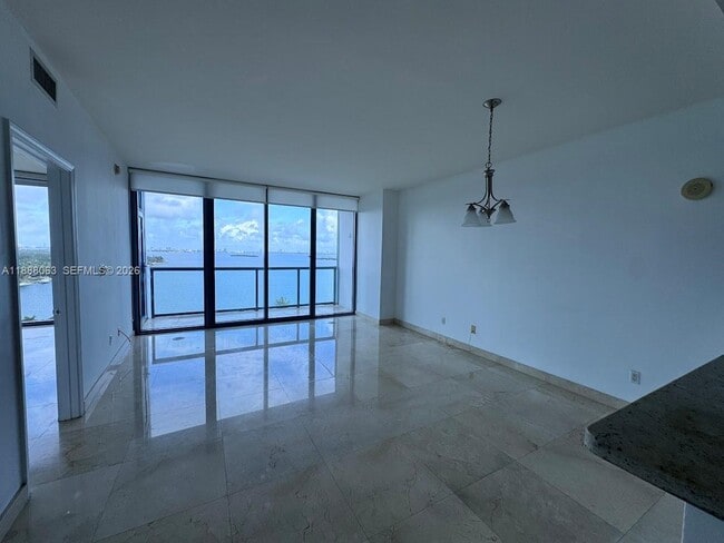 Building Photo - 601 NE 36th St