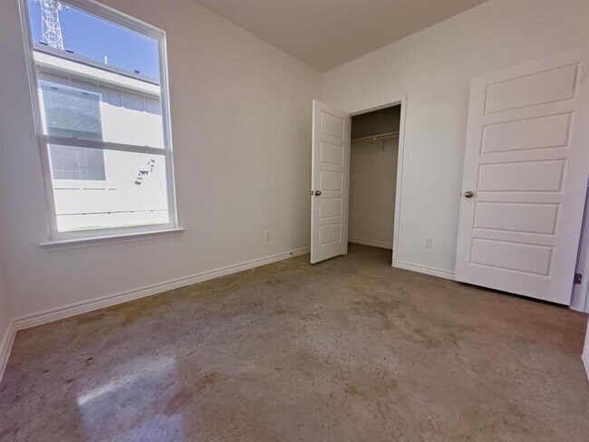 Building Photo - 8905 Ash Rd