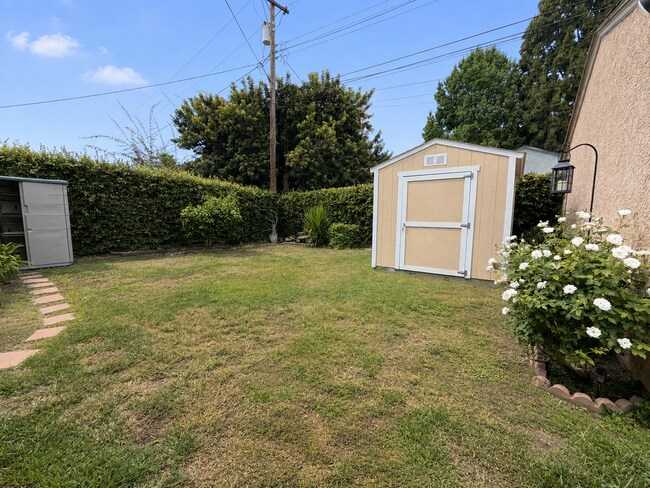 Building Photo - East Long Beach 3 bedroom 2 bath w/ bonus room