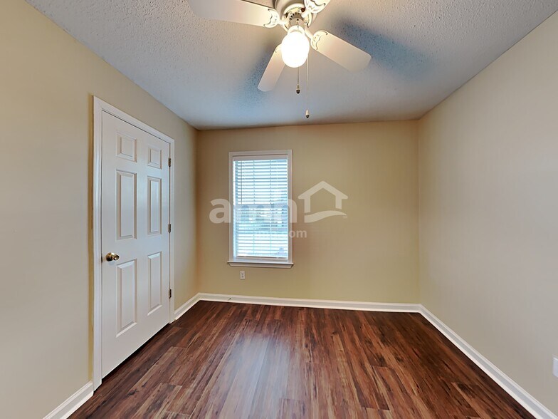 Building Photo - 3047 Valley Green Ln