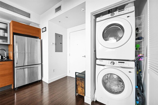 Building Photo - 3451 NE 1st Ave