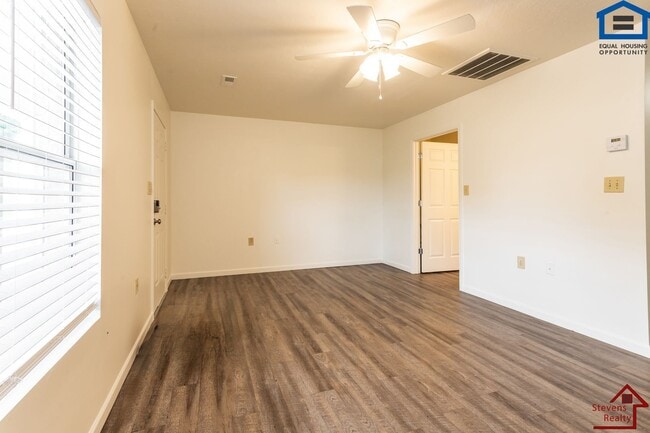 Building Photo - 6445 Son Light Way