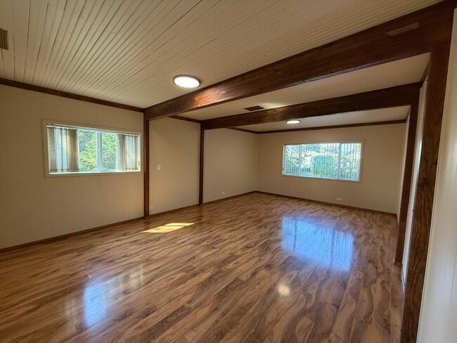 Building Photo - 490 5th Ave