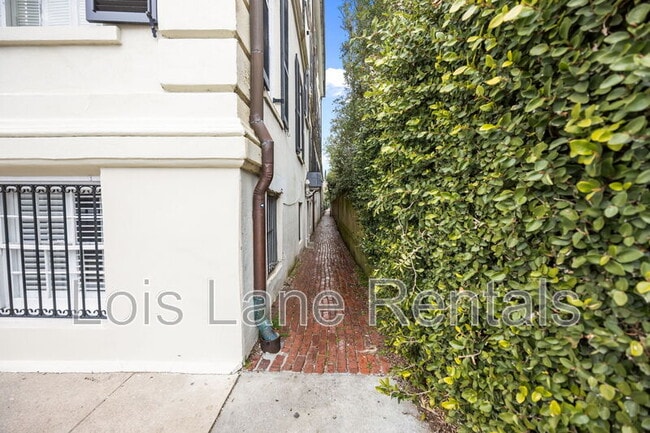 Building Photo - 45 E Bay St