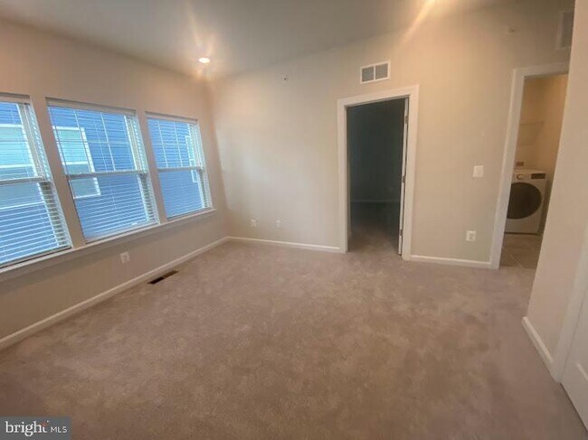 Building Photo - 506 Nursery Ln
