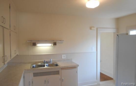 Building Photo - 735 N Main St