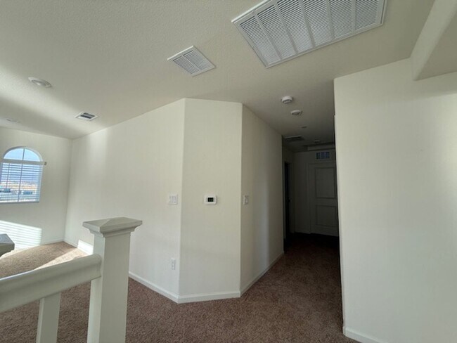 Building Photo - Beautiful 2 Story Home Ready To Be Home!