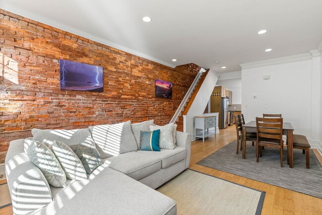 Building Photo - 933 N 30th St