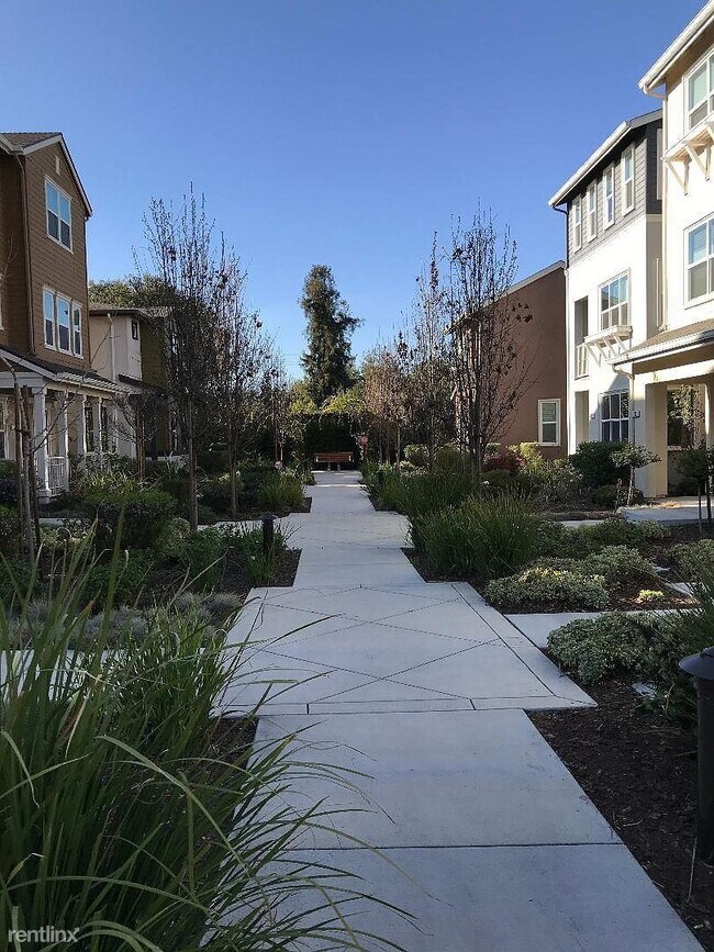 Building Photo - 939 Phelan Ave