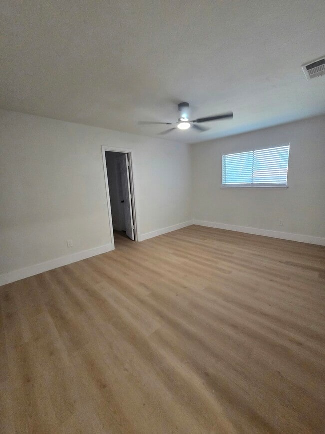 Building Photo - 6400 Buena Vista Dr
