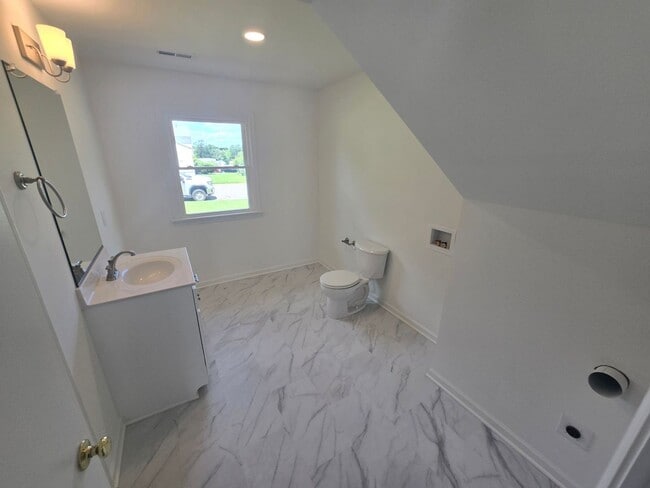Building Photo - 206 Bull Run Dr