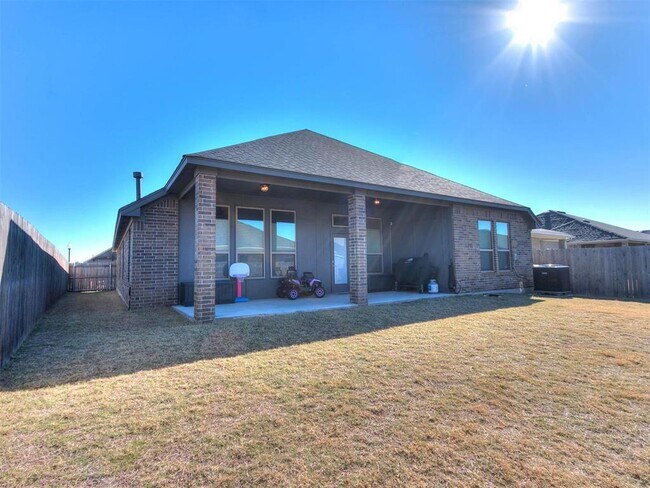 Building Photo - 16125 Buffalo Dr