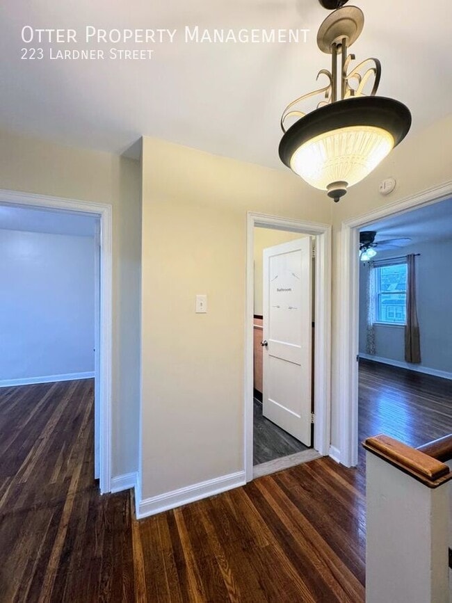 Building Photo - 223 Lardner St