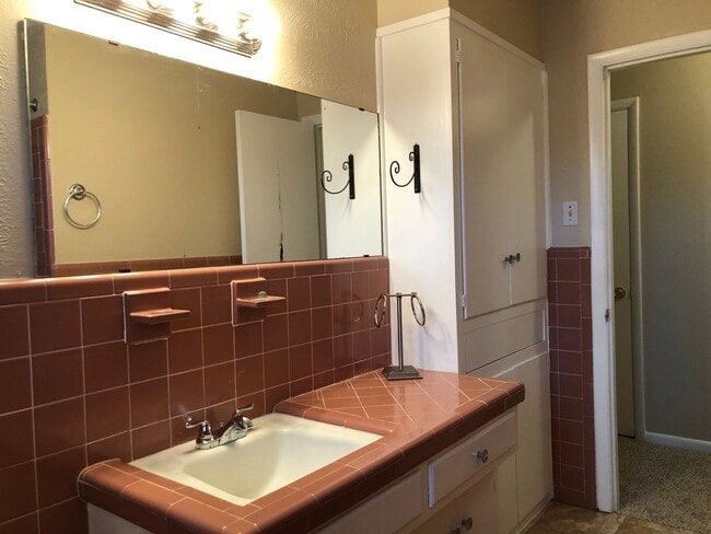 Building Photo - Coming Soon Spacious 3 Bedroom 2 Bath Home in Southwest Fort Worth
