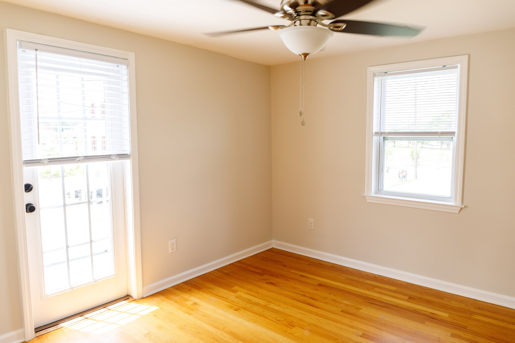 Building Photo - 116 America St