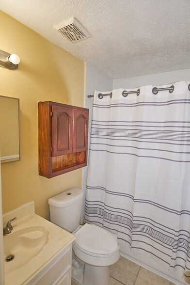 Building Photo - 219 Fort Sumter Ct