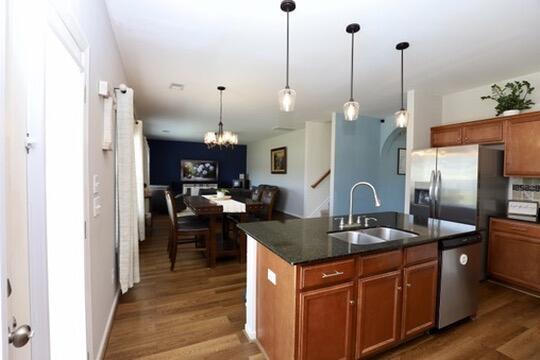 Building Photo - 3260 Matthews Dr