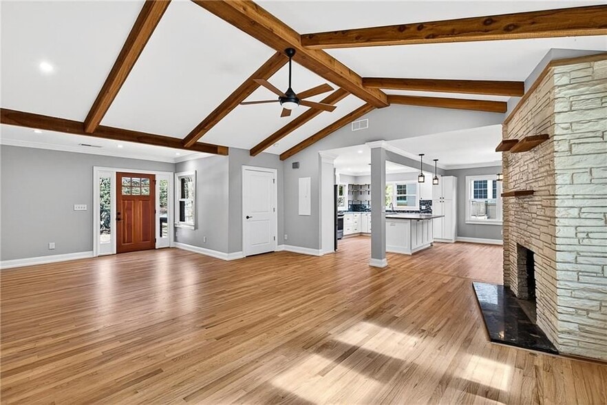 Building Photo - 1319 Chalmette Dr NE