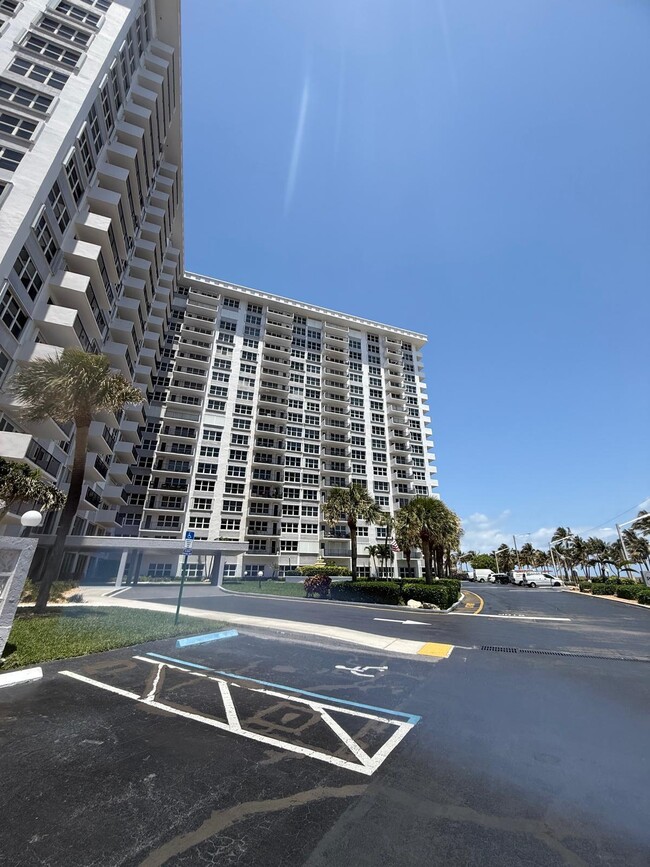 Building Photo - 405 N Ocean Blvd