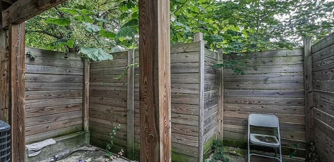 Building Photo - 1806 W Montgomery Ave