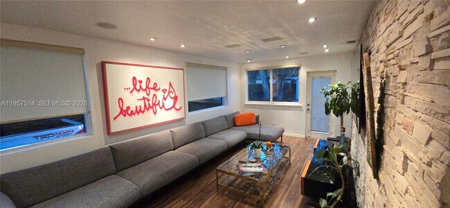 Building Photo - 875 NE 130th St