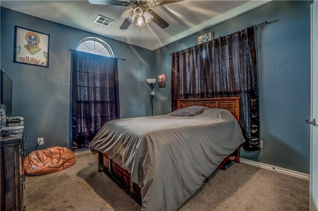 Building Photo - Deer Creek Schools + 4 bedroom + Gated Com...