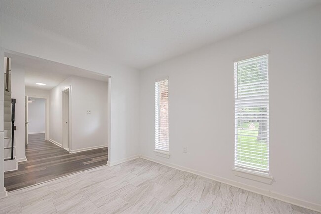 Building Photo - 5303 Lookout Mountain Dr