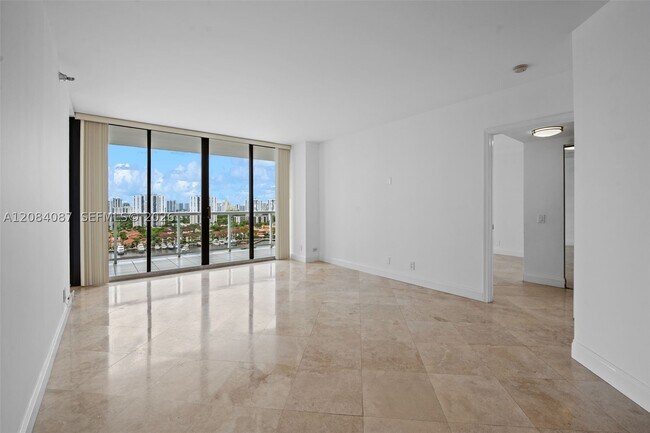 Building Photo - 3610 Yacht Club Dr