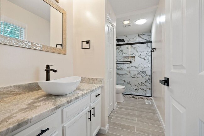 Building Photo - Location, location, location! 3 bedroom / 2 bath remodeled home in the middle of Fairfield Glade ...