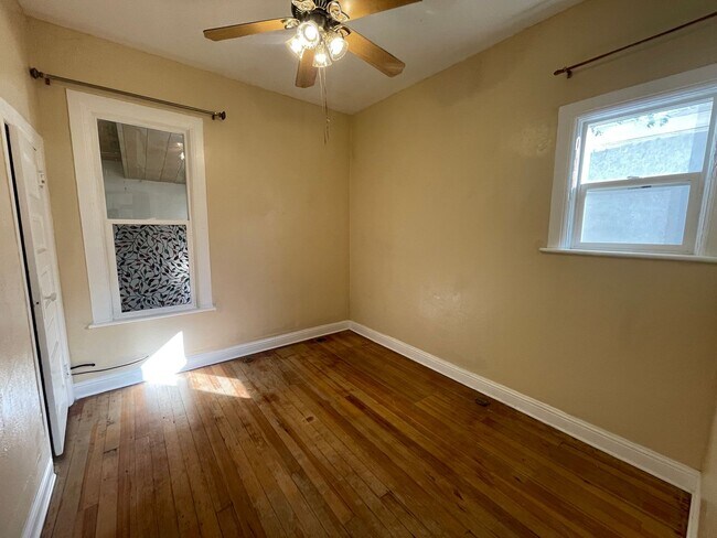 Building Photo - Charming 3 Bed 2 Bath in Downtown Denver.