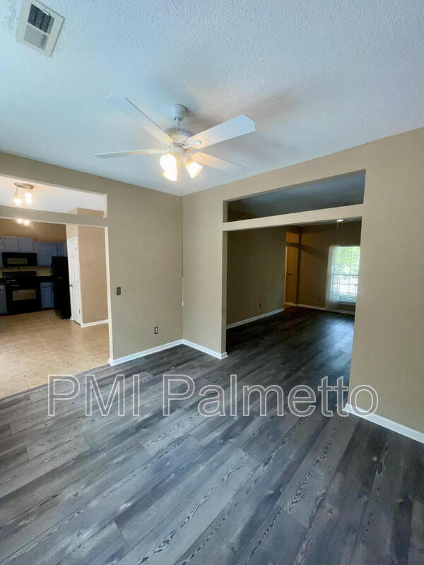 Building Photo - 116 S Mercer Dr