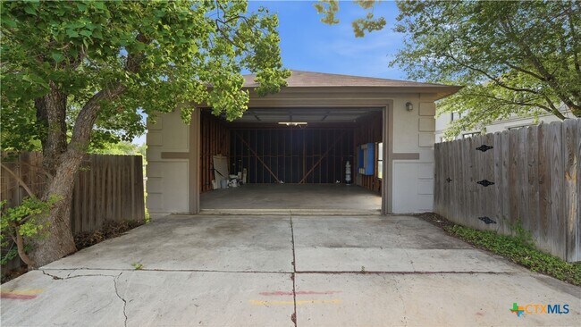 Building Photo - 7338 Raintree Forest