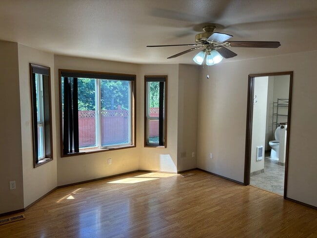 Building Photo - 3233 Jeri Dr NE