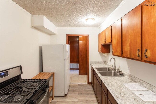 Building Photo - 2939 Moffett Ave