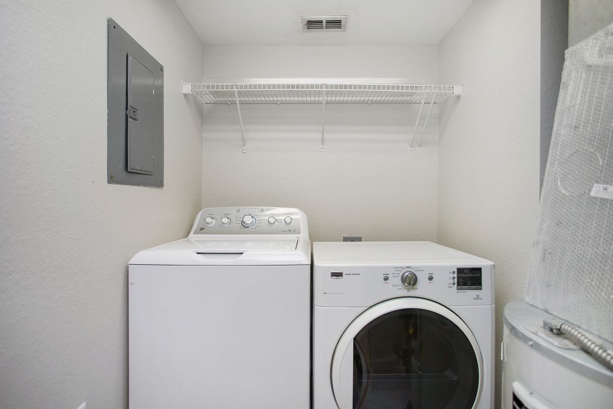 Building Photo - 8271 Key Royal Cir