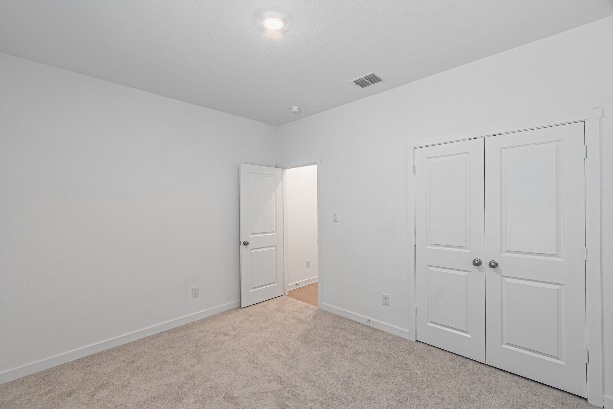 Building Photo - 10005 Warlander Dr