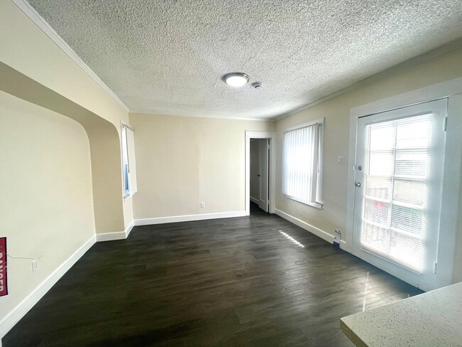 Building Photo - 1155 N Ravenna Ave