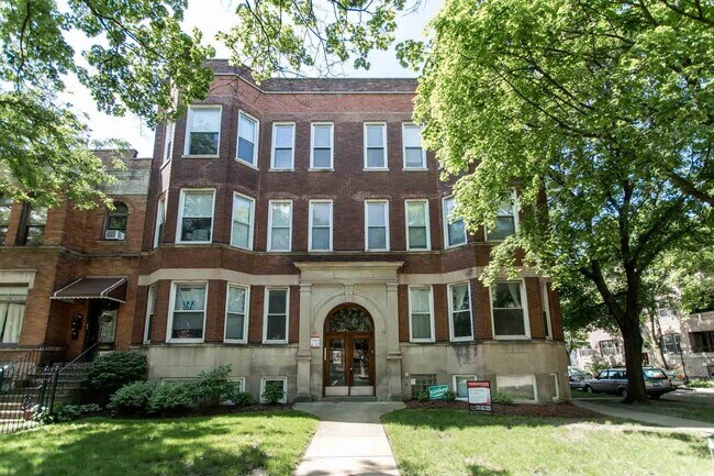 Primary Photo - 1525 W Addison St