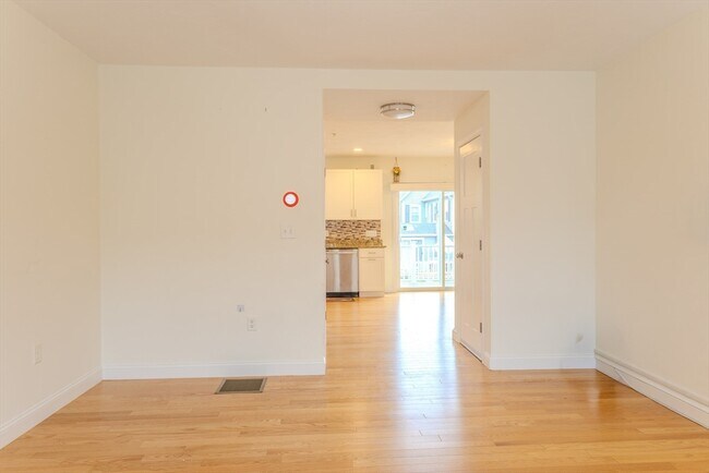 Building Photo - 7 Gorham St