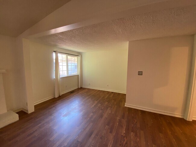 Building Photo - 843 Glen Martin Dr