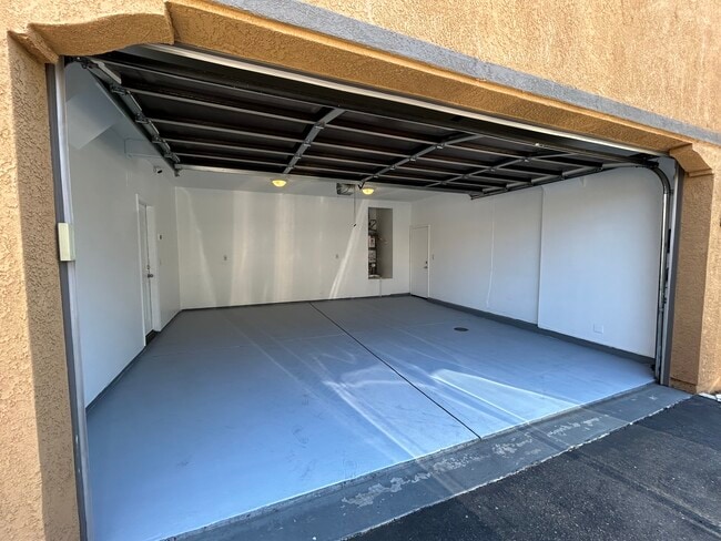 Building Photo - 31750 Paseo de Castaic