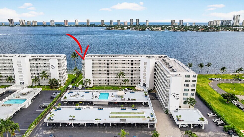 Building Photo - 301 Lake Shore Dr