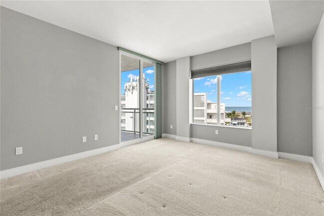 Building Photo - 1325 Snell Isle Blvd NE