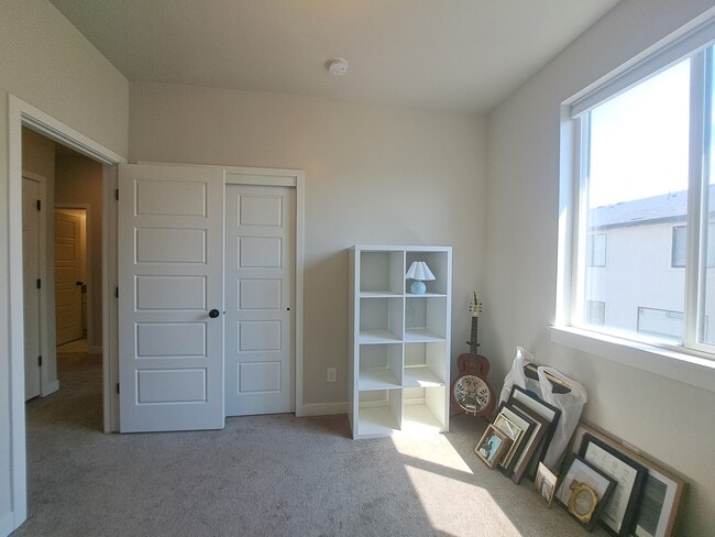 Building Photo - 397 Meadow Garden Rd