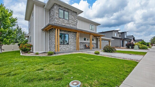 Building Photo - 2545 Fryingpan Dr